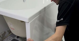 Установка экрана под ванну - цена за работу от 4131 руб. в Хабаровске